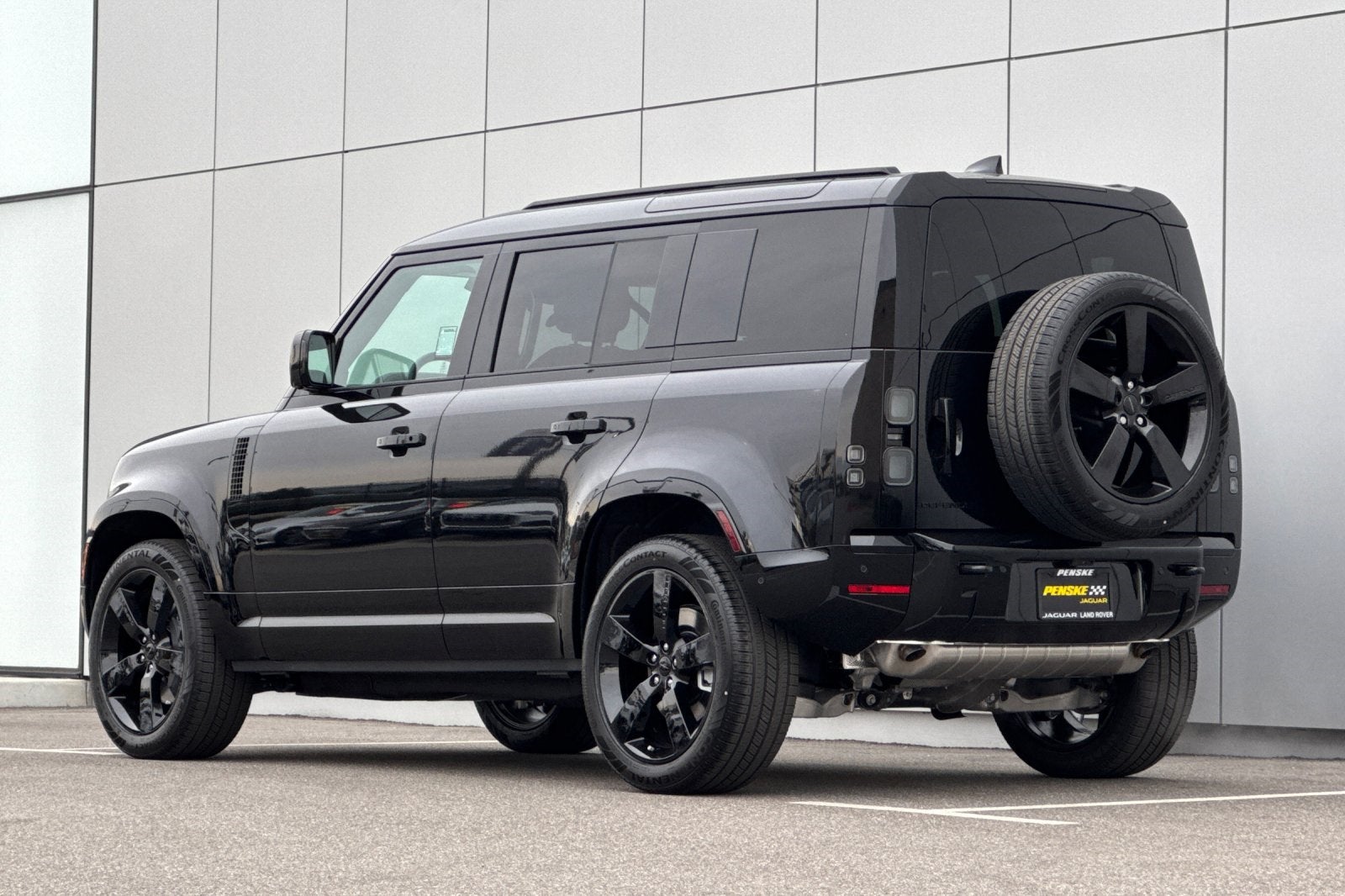 2026 Land Rover Defender 110 X-Dynamic SE