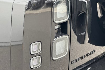 2026 Land Rover Defender 110 X-Dynamic SE