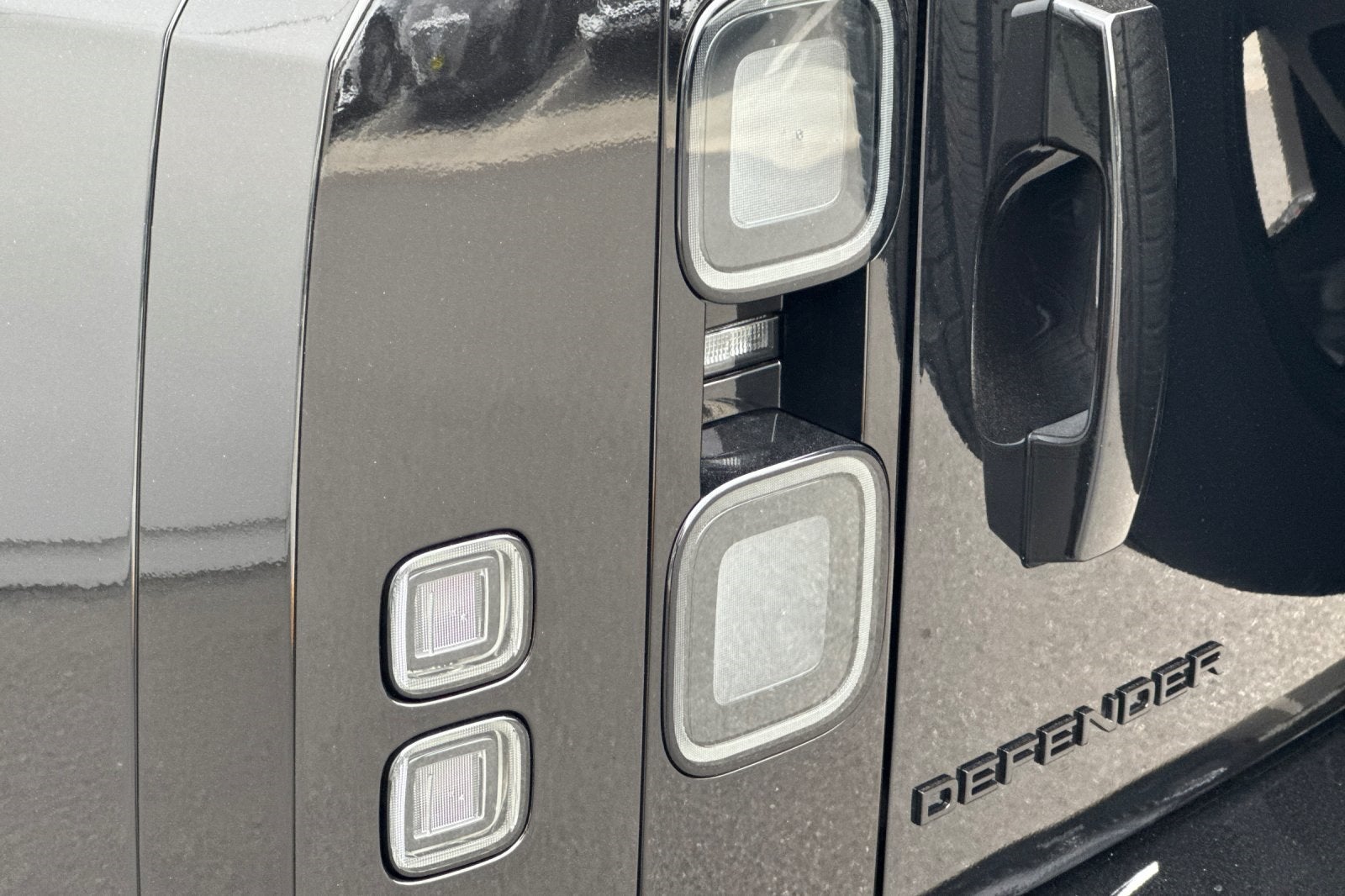 2026 Land Rover Defender 110 X-Dynamic SE