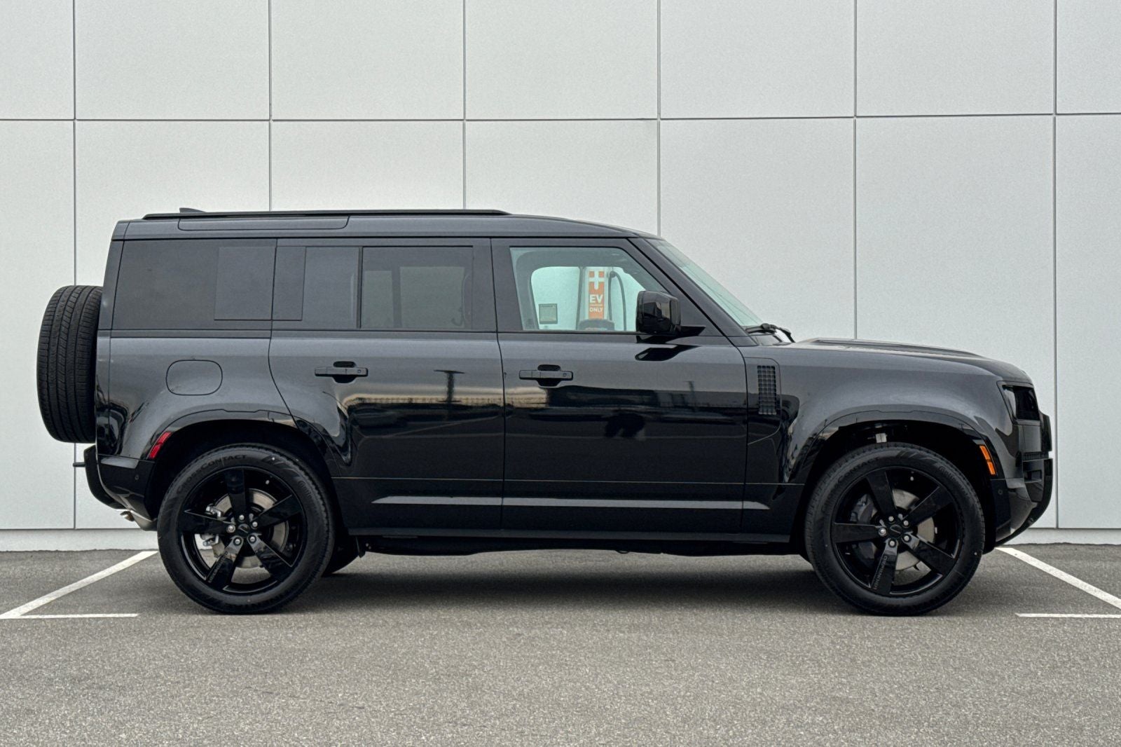 2026 Land Rover Defender 110 X-Dynamic SE