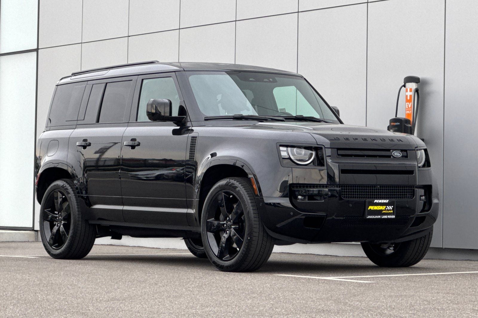 2026 Land Rover Defender 110 X-Dynamic SE