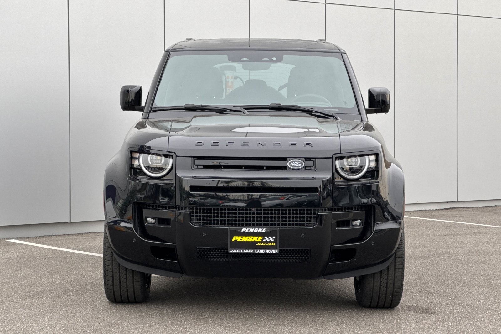 2026 Land Rover Defender 110 X-Dynamic SE