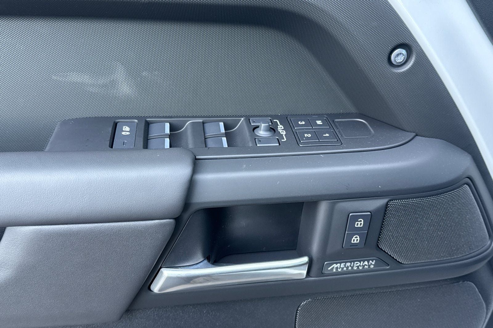 2026 Land Rover Defender 110 X-Dynamic SE