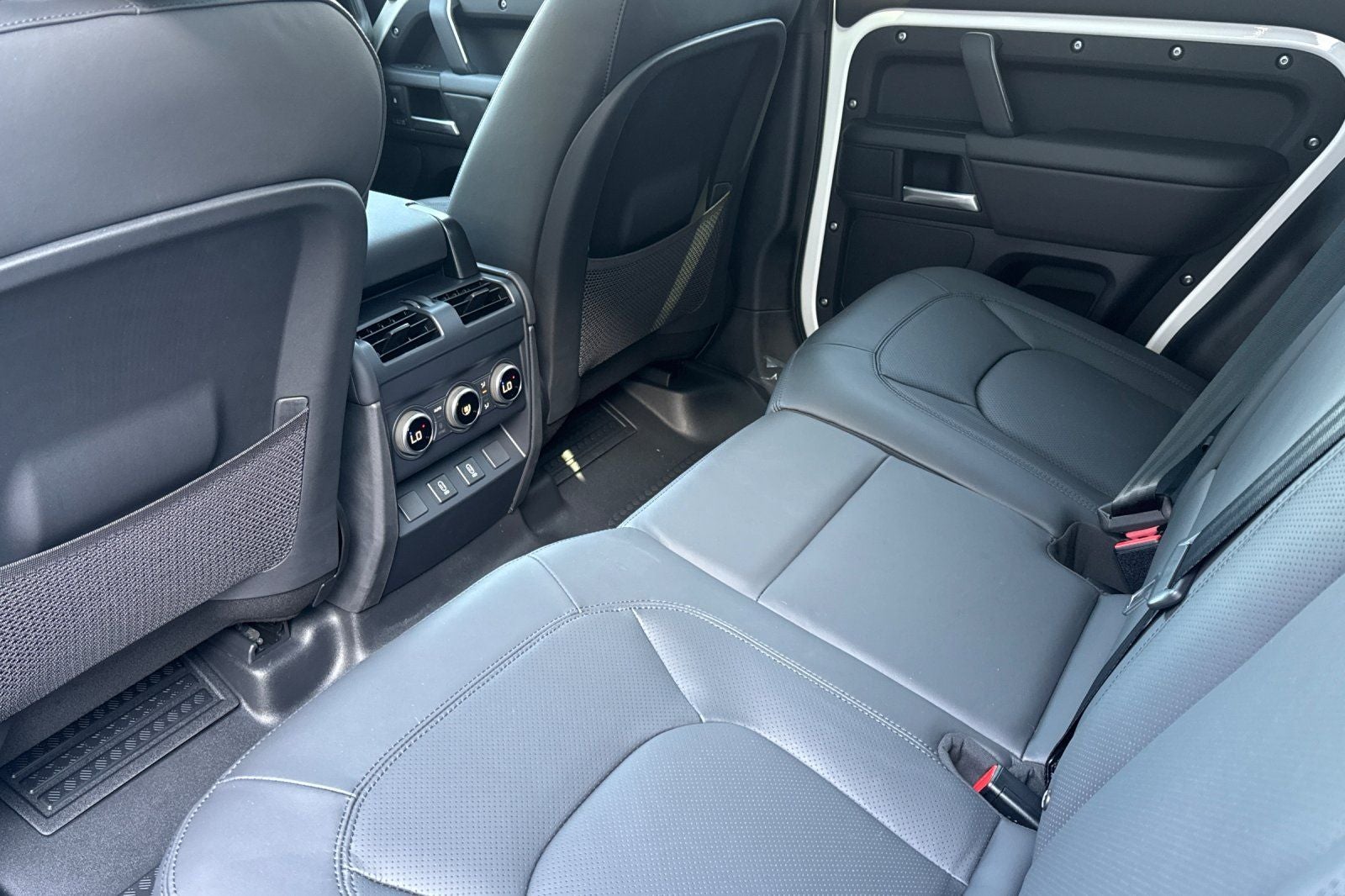 2026 Land Rover Defender 110 X-Dynamic SE