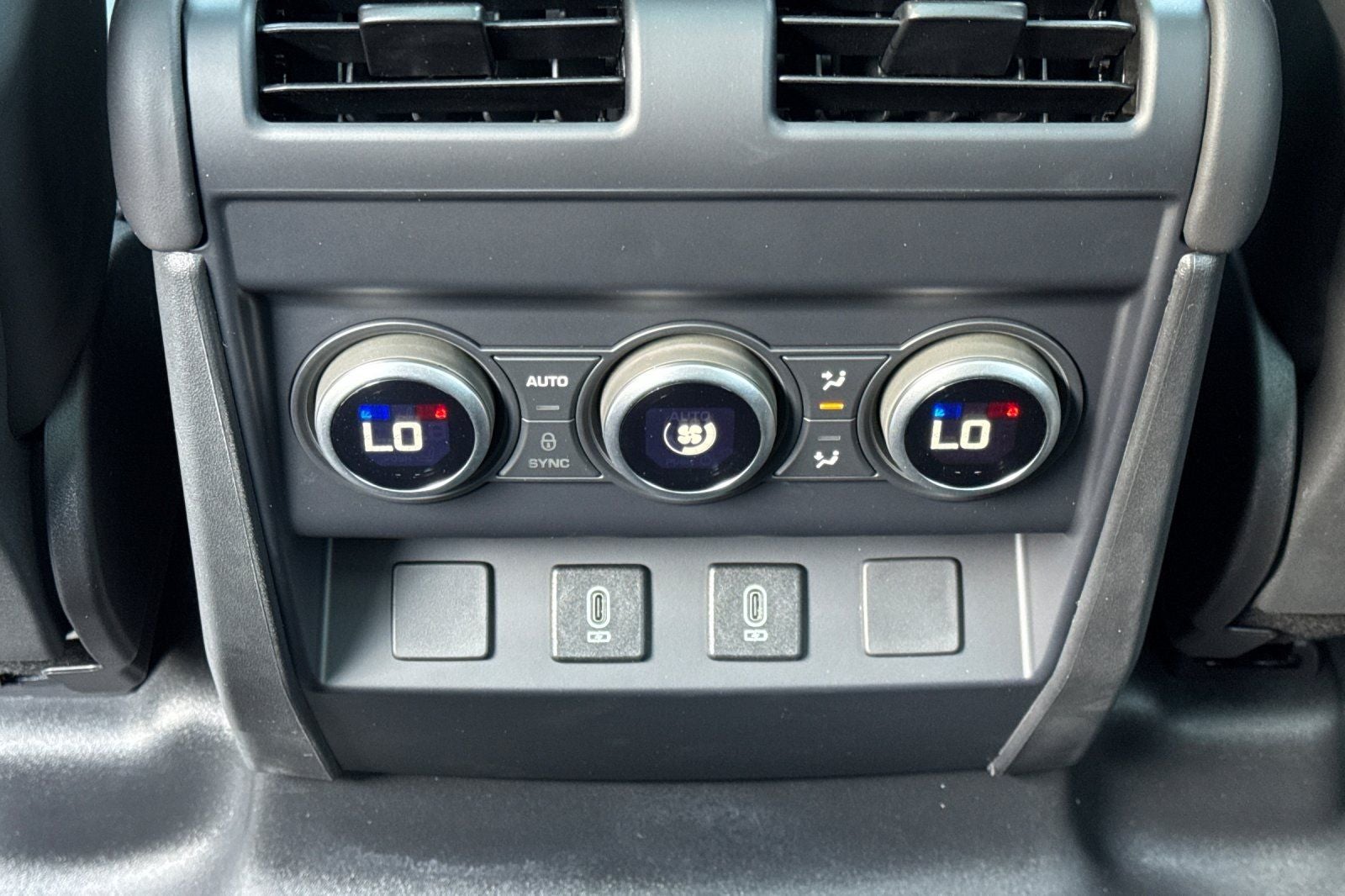 2026 Land Rover Defender 110 X-Dynamic SE