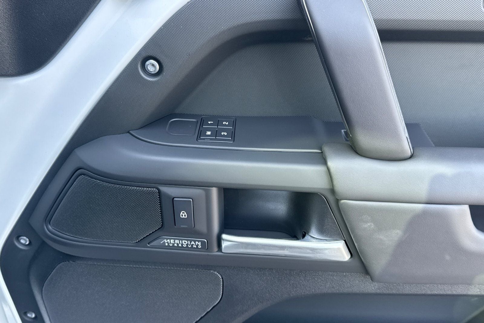 2026 Land Rover Defender 110 X-Dynamic SE