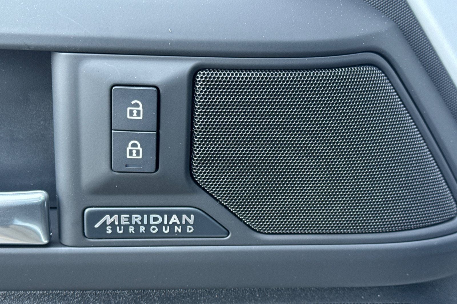 2026 Land Rover Defender 110 X-Dynamic SE