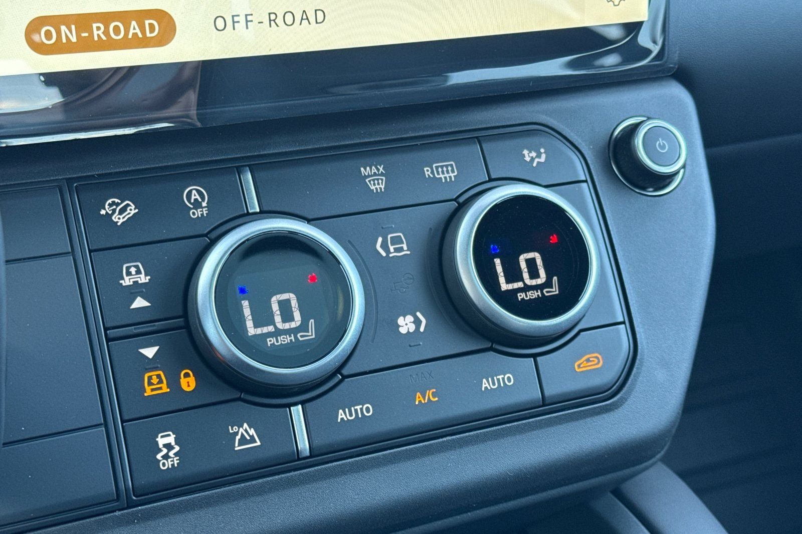 2026 Land Rover Defender 110 X-Dynamic SE