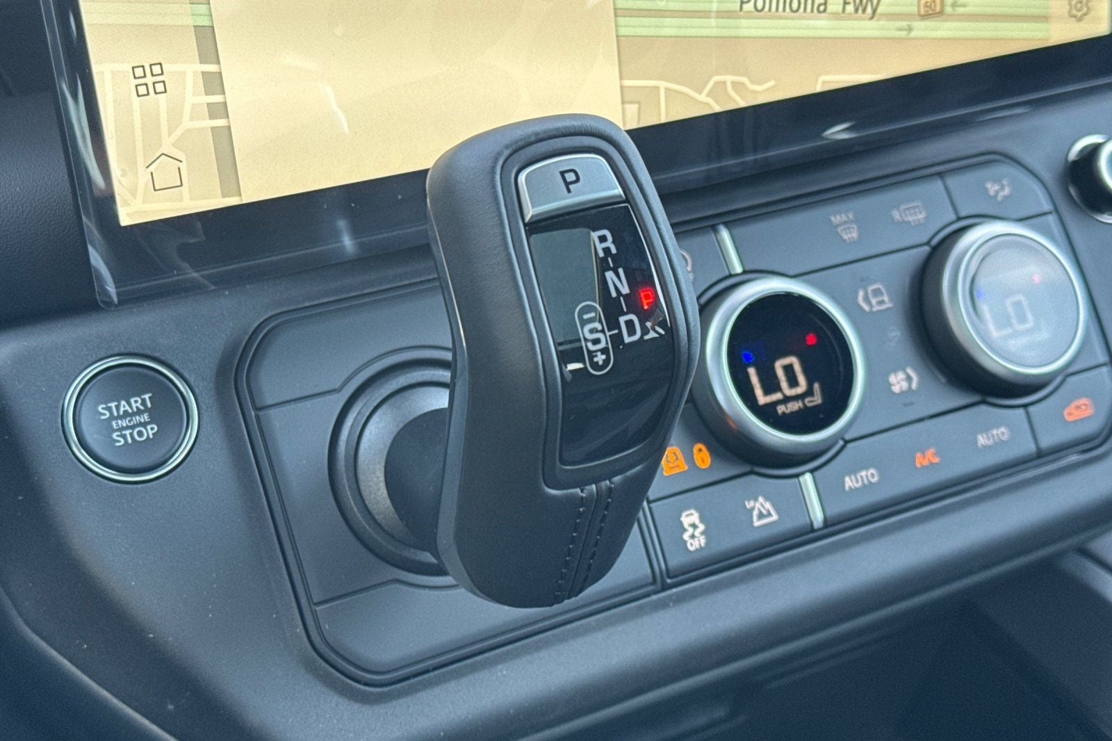 2026 Land Rover Defender 110 X-Dynamic SE