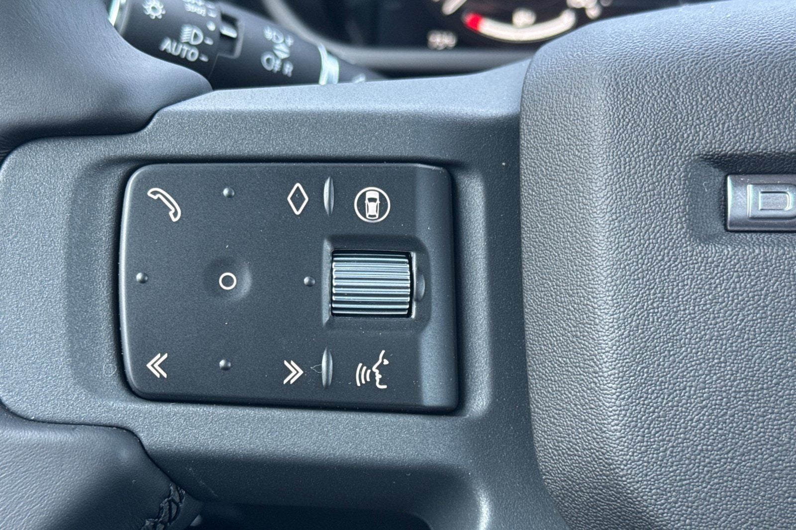 2026 Land Rover Defender 110 X-Dynamic SE