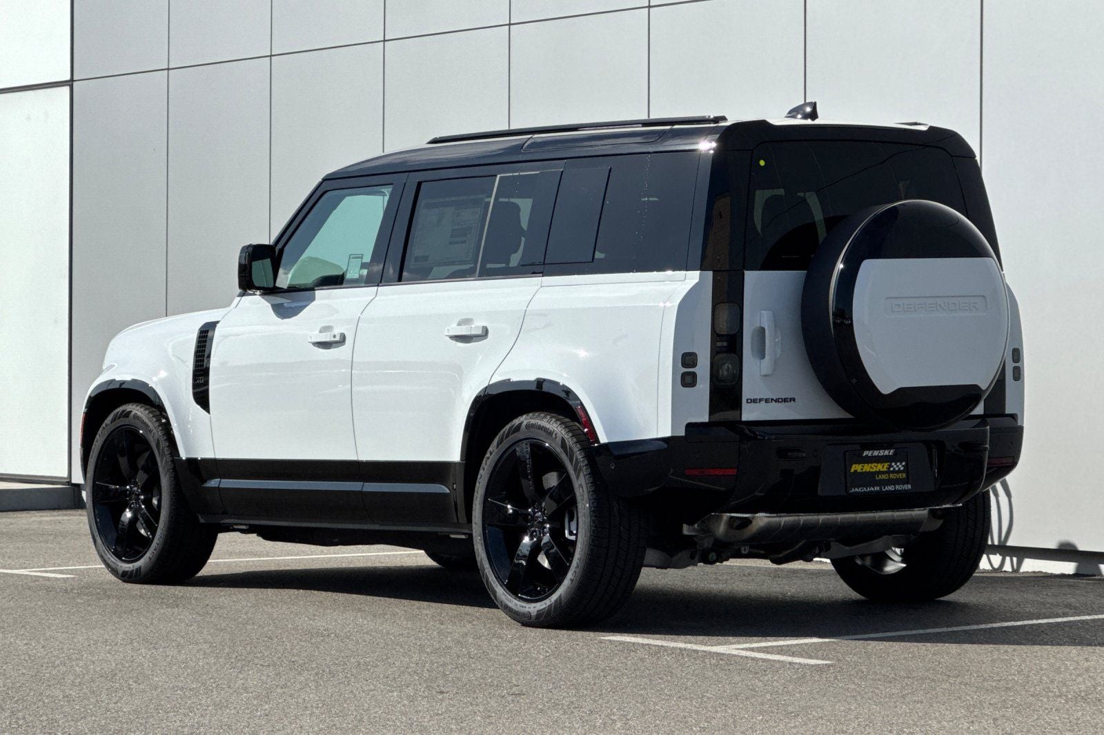 2026 Land Rover Defender 110 X-Dynamic SE