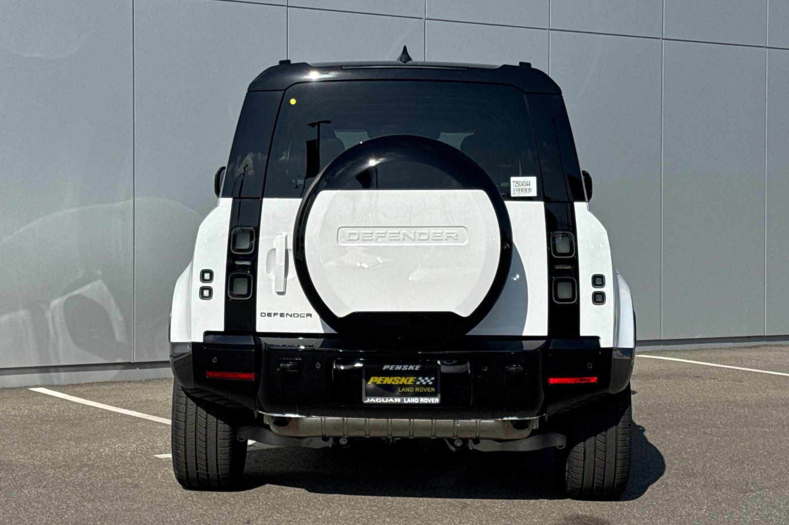 2026 Land Rover Defender 110 X-Dynamic SE