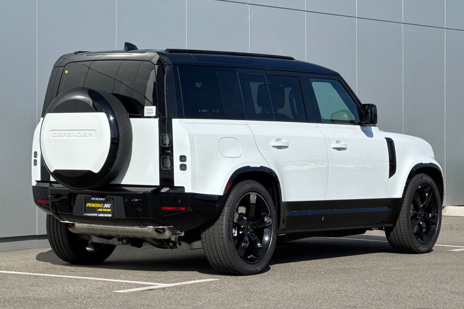 2026 Land Rover Defender 110 X-Dynamic SE