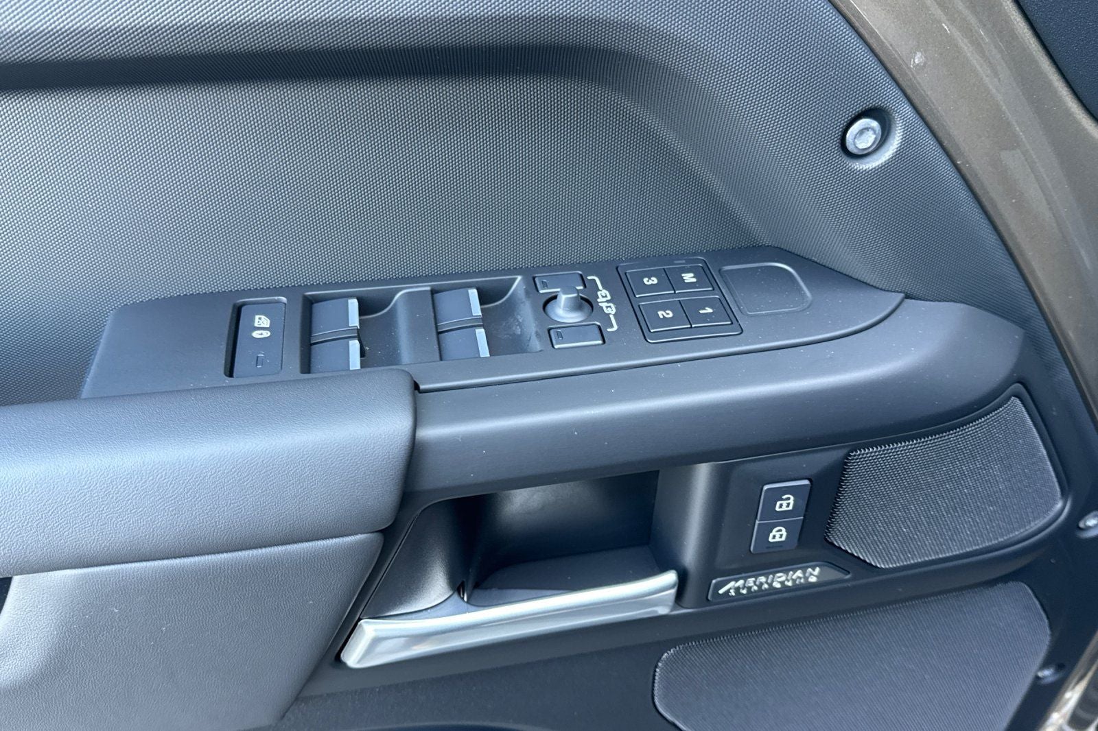 2026 Land Rover Defender 110 X-Dynamic SE