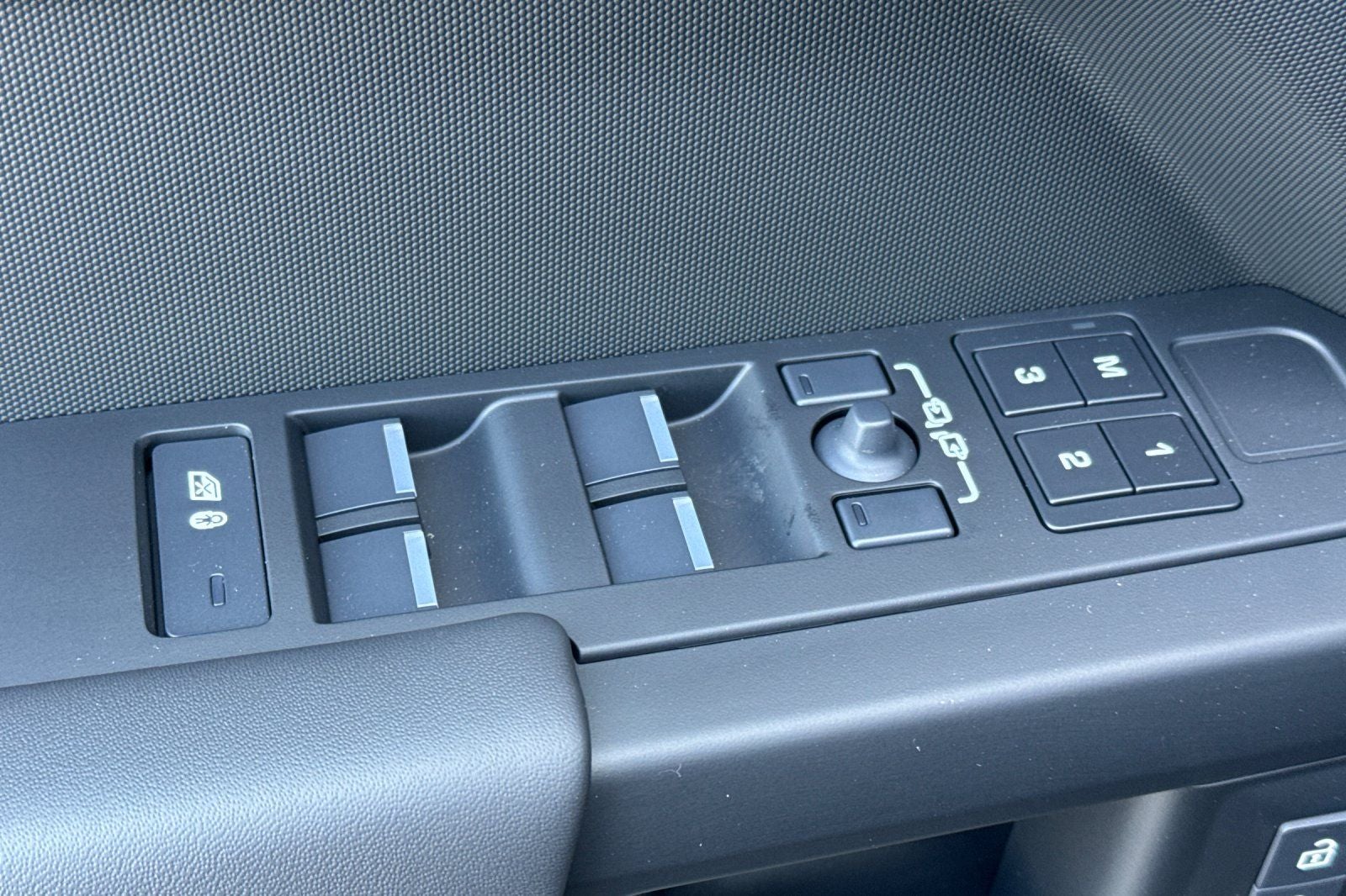 2026 Land Rover Defender 110 X-Dynamic SE