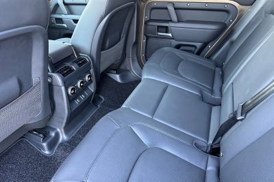 2026 Land Rover Defender 110 X-Dynamic SE