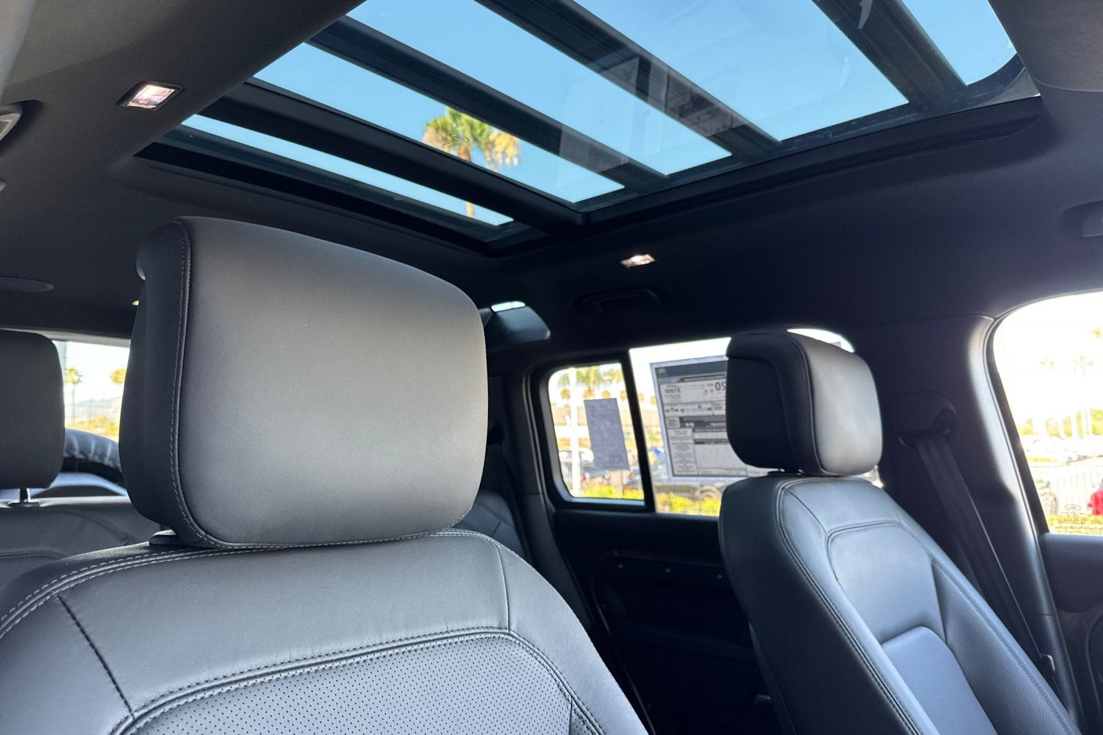2026 Land Rover Defender 110 X-Dynamic SE
