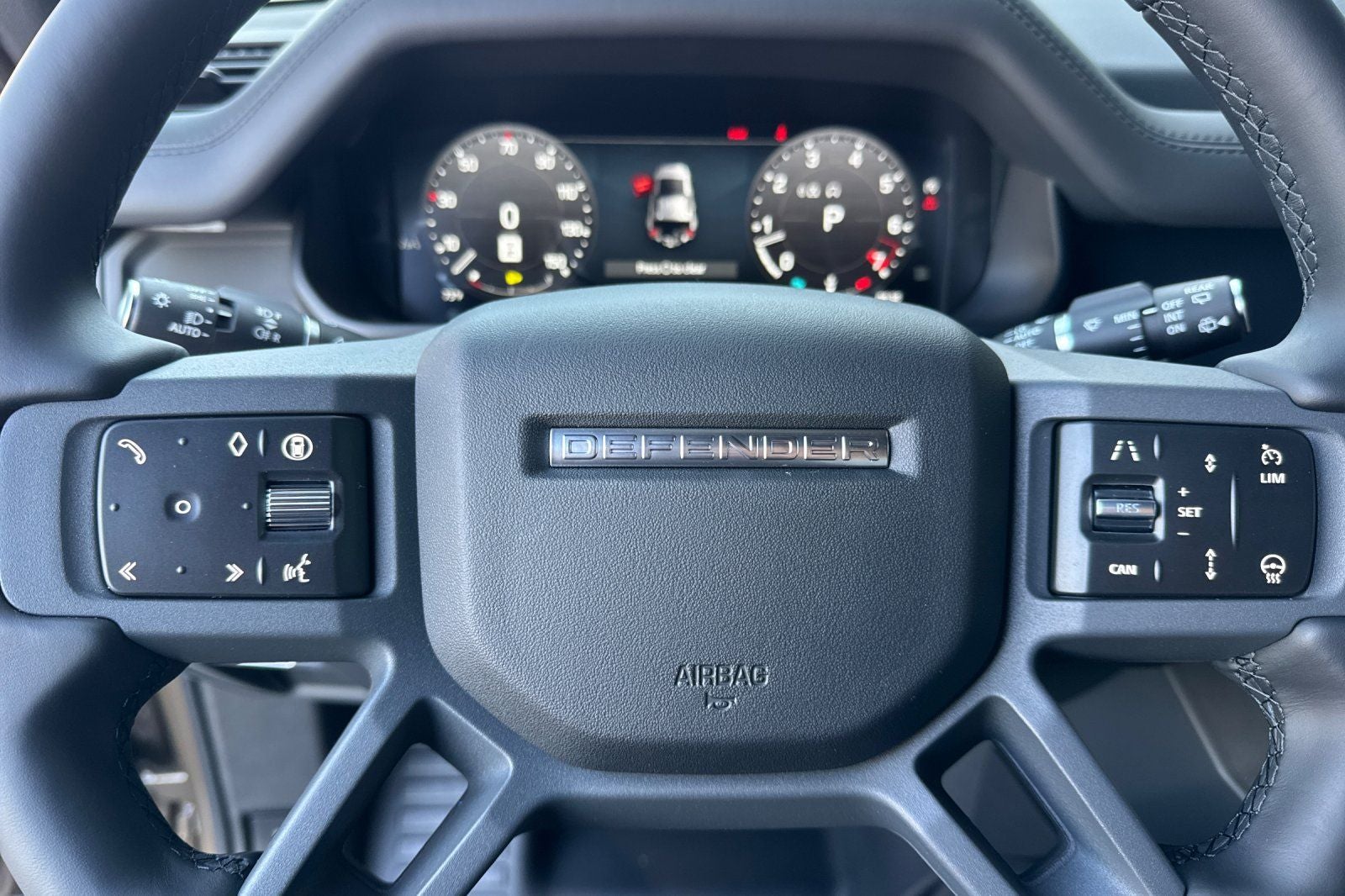 2026 Land Rover Defender 110 X-Dynamic SE