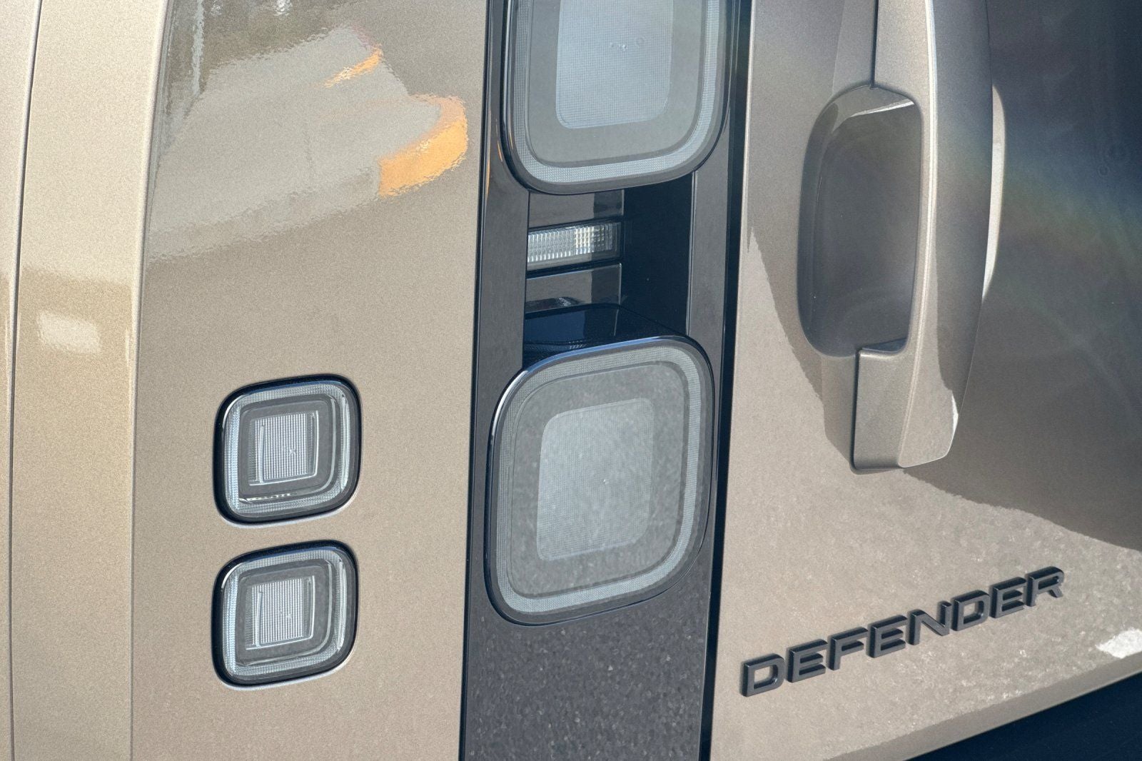 2026 Land Rover Defender 110 X-Dynamic SE