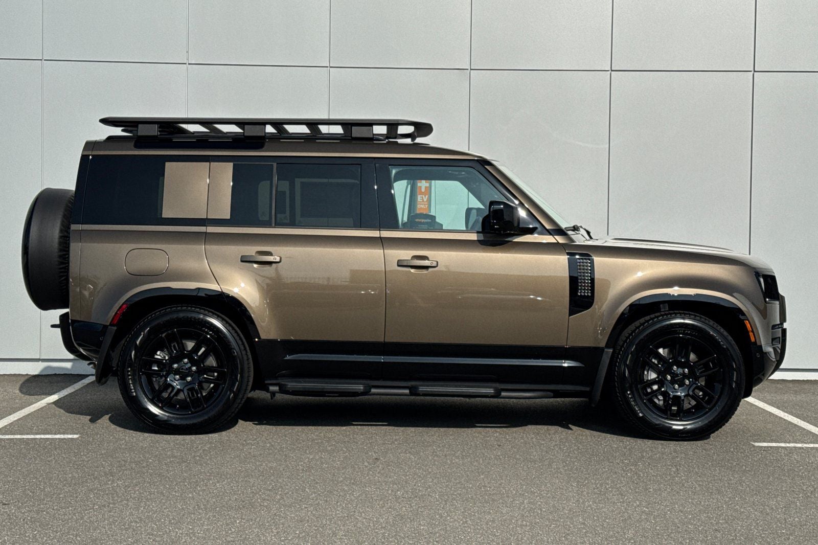 2026 Land Rover Defender 110 X-Dynamic SE