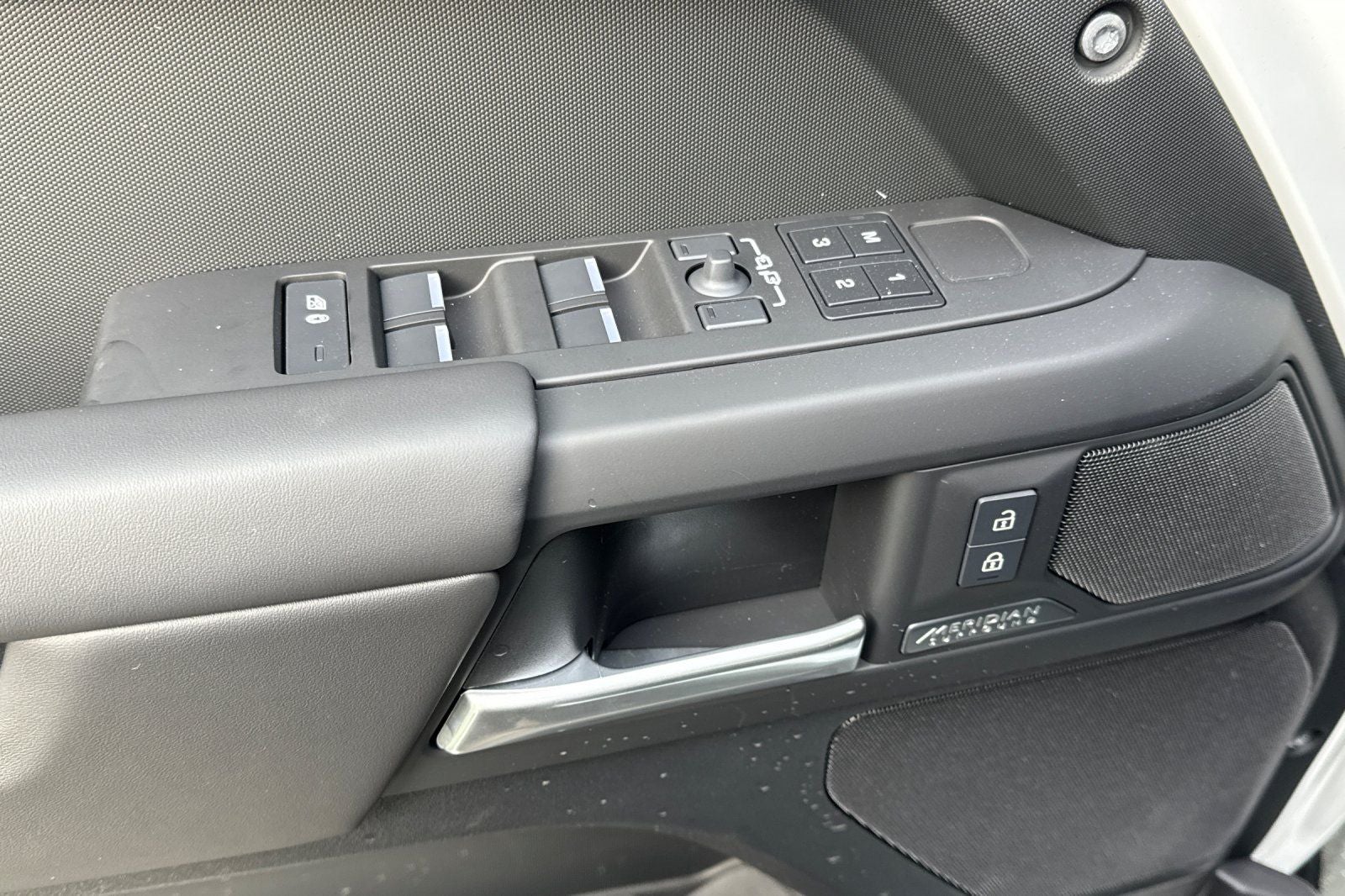 2026 Land Rover Defender 110 X-Dynamic SE