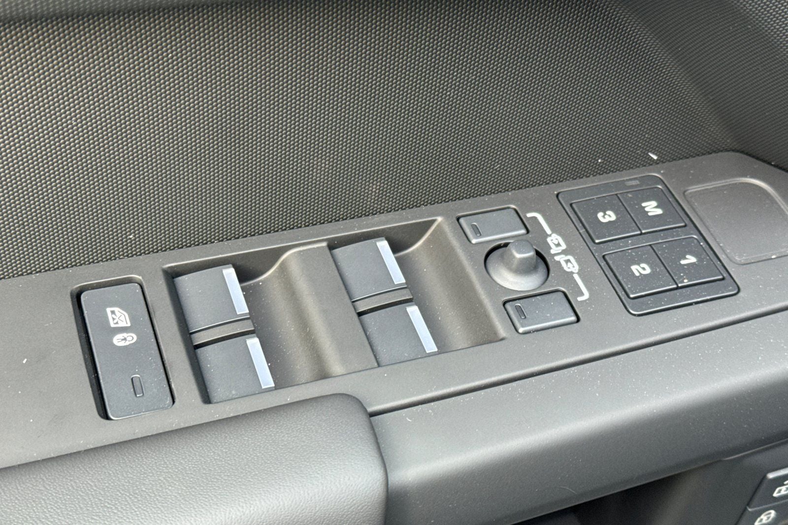 2026 Land Rover Defender 110 X-Dynamic SE