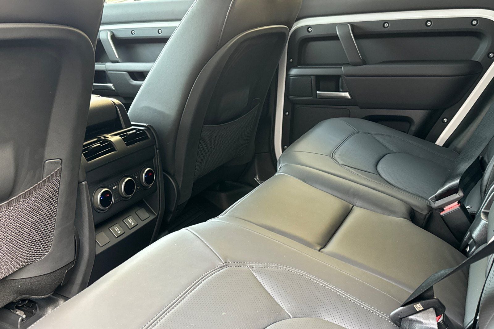 2026 Land Rover Defender 110 X-Dynamic SE