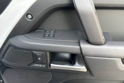 2026 Land Rover Defender 110 X-Dynamic SE