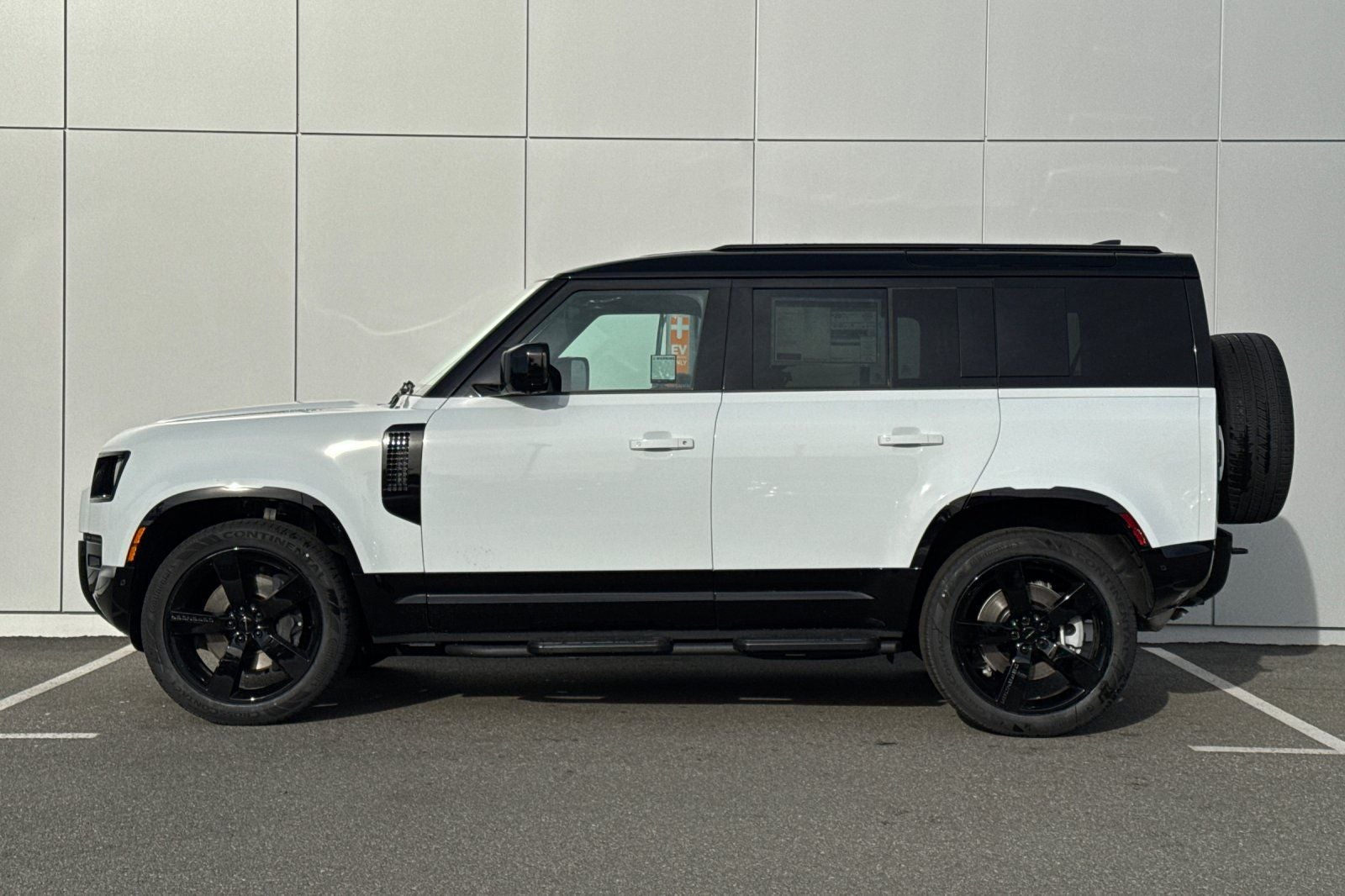 2026 Land Rover Defender 110 X-Dynamic SE