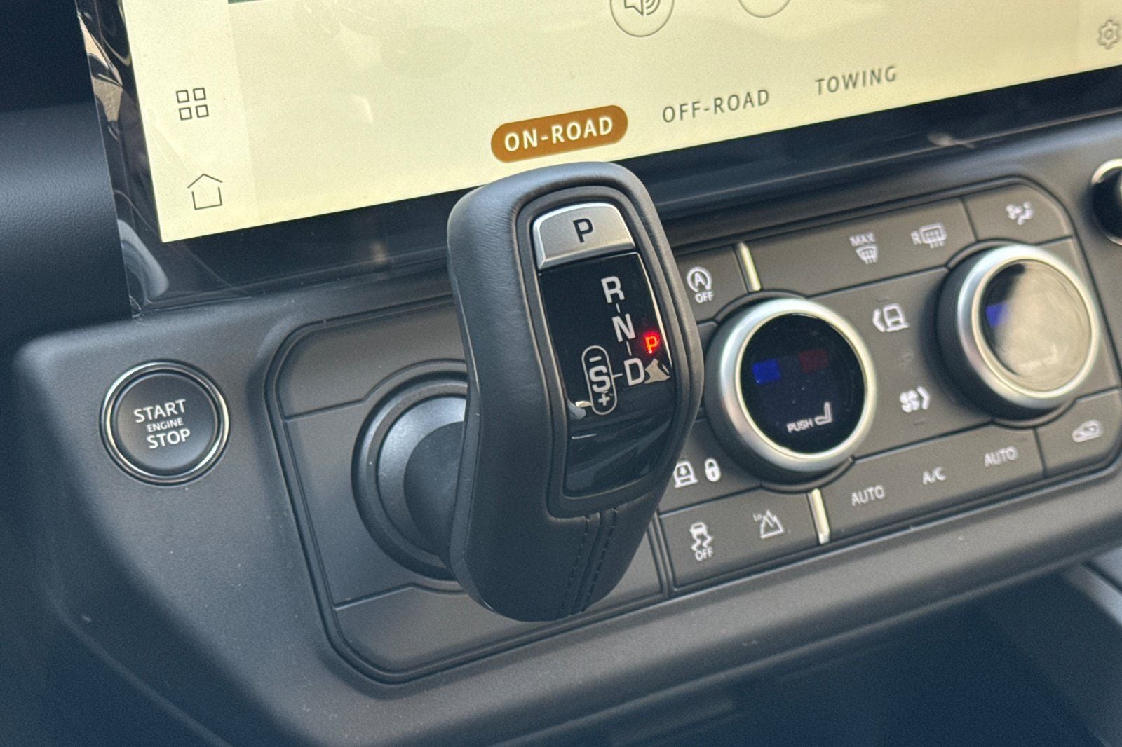 2026 Land Rover Defender 110 X-Dynamic SE