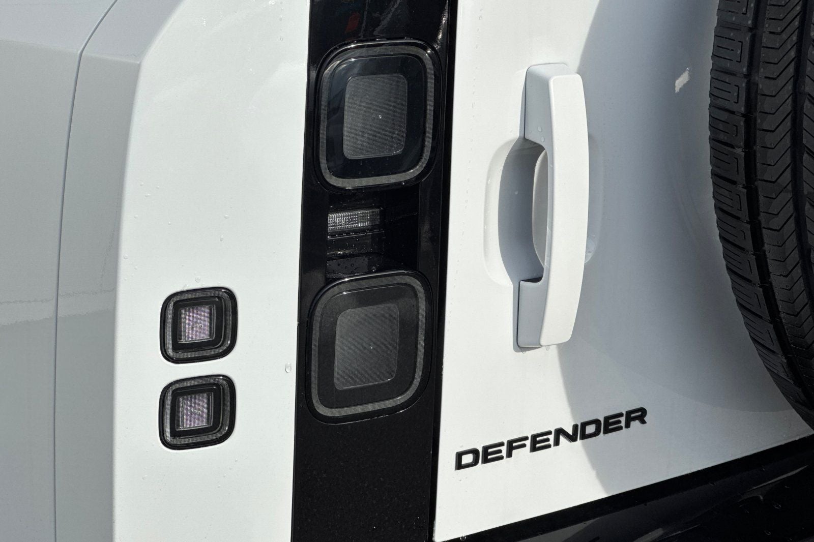 2026 Land Rover Defender 110 X-Dynamic SE