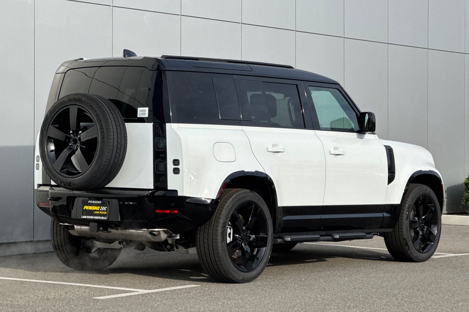 2026 Land Rover Defender 110 X-Dynamic SE