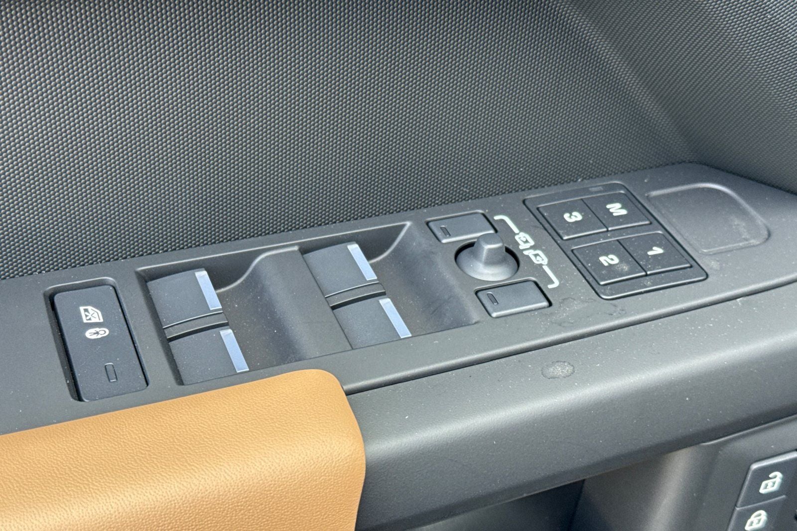 2026 Land Rover Defender 110 X-Dynamic SE