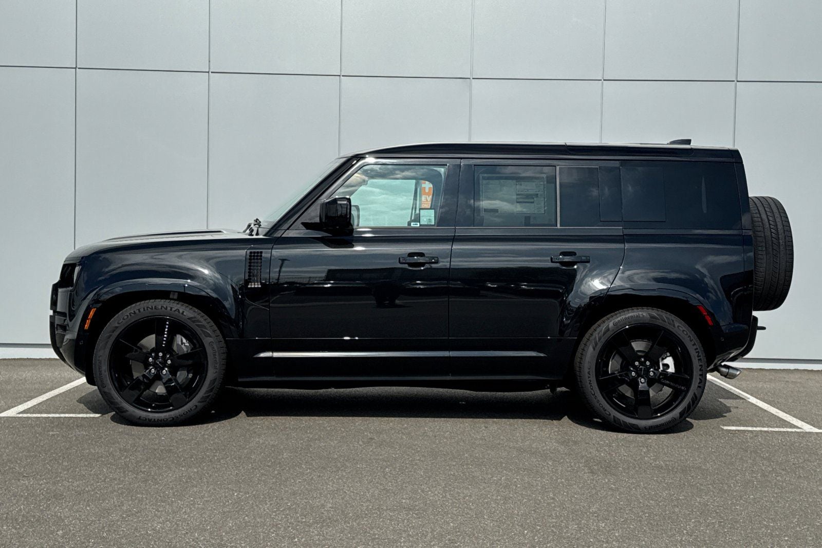 2026 Land Rover Defender 110 X-Dynamic SE