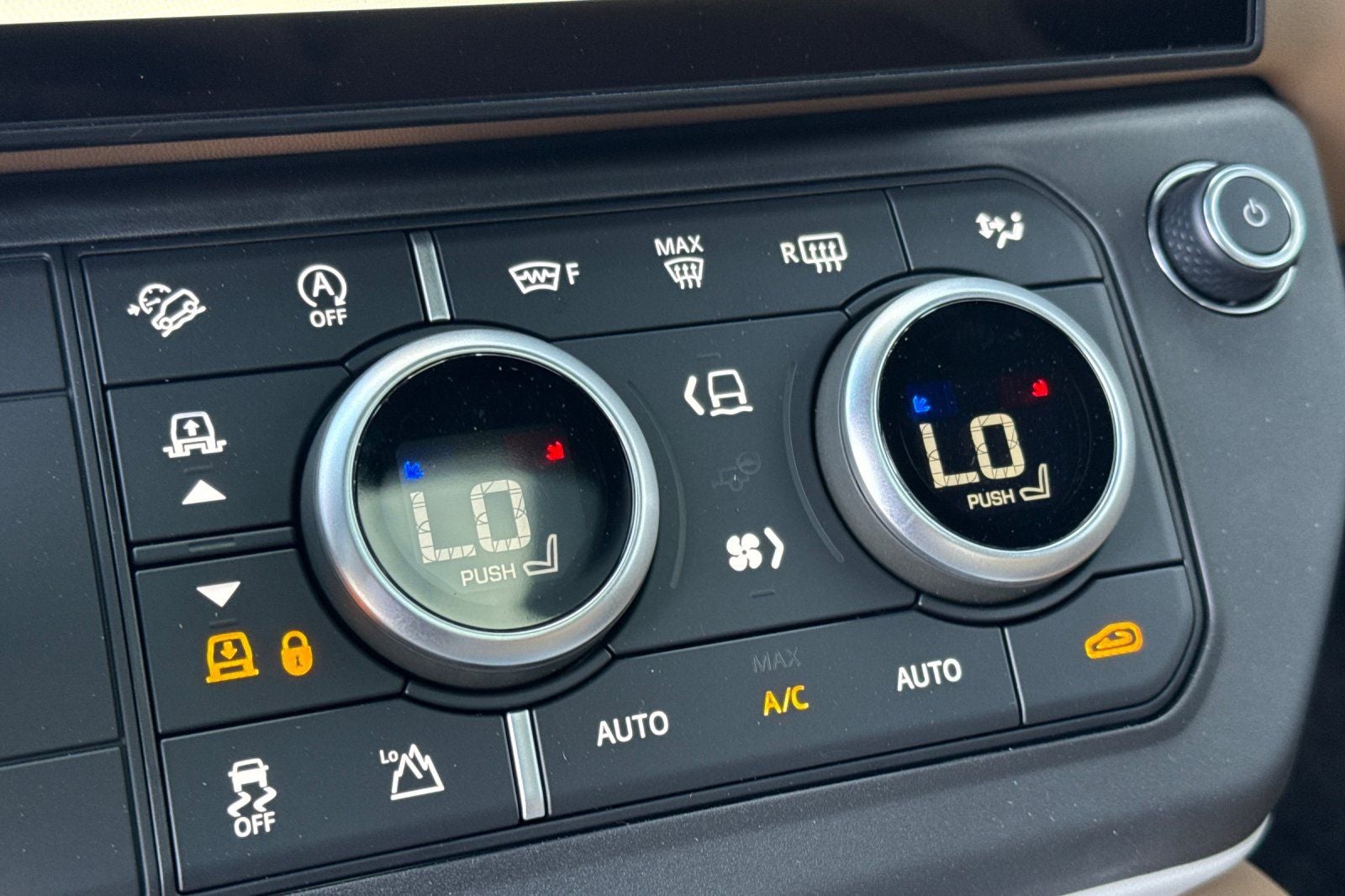 2026 Land Rover Defender 110 X-Dynamic SE