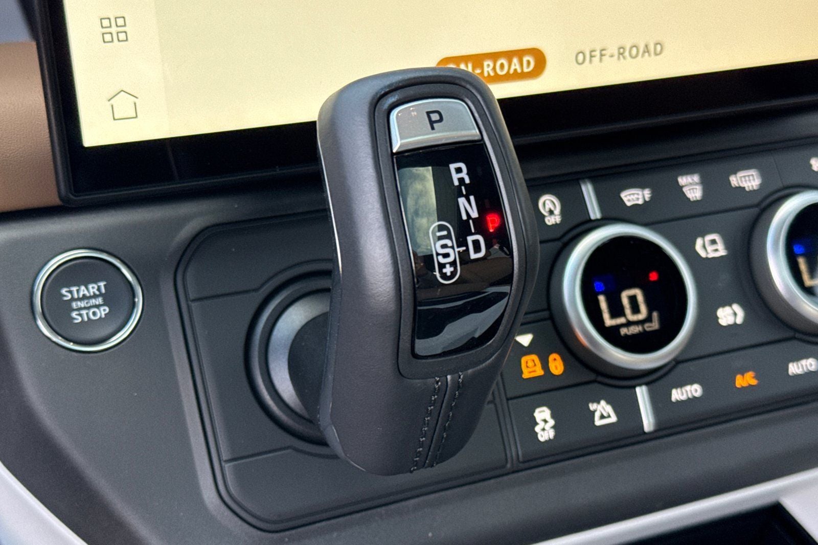 2026 Land Rover Defender 110 X-Dynamic SE