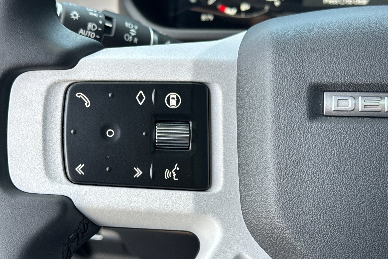 2026 Land Rover Defender 110 X-Dynamic SE