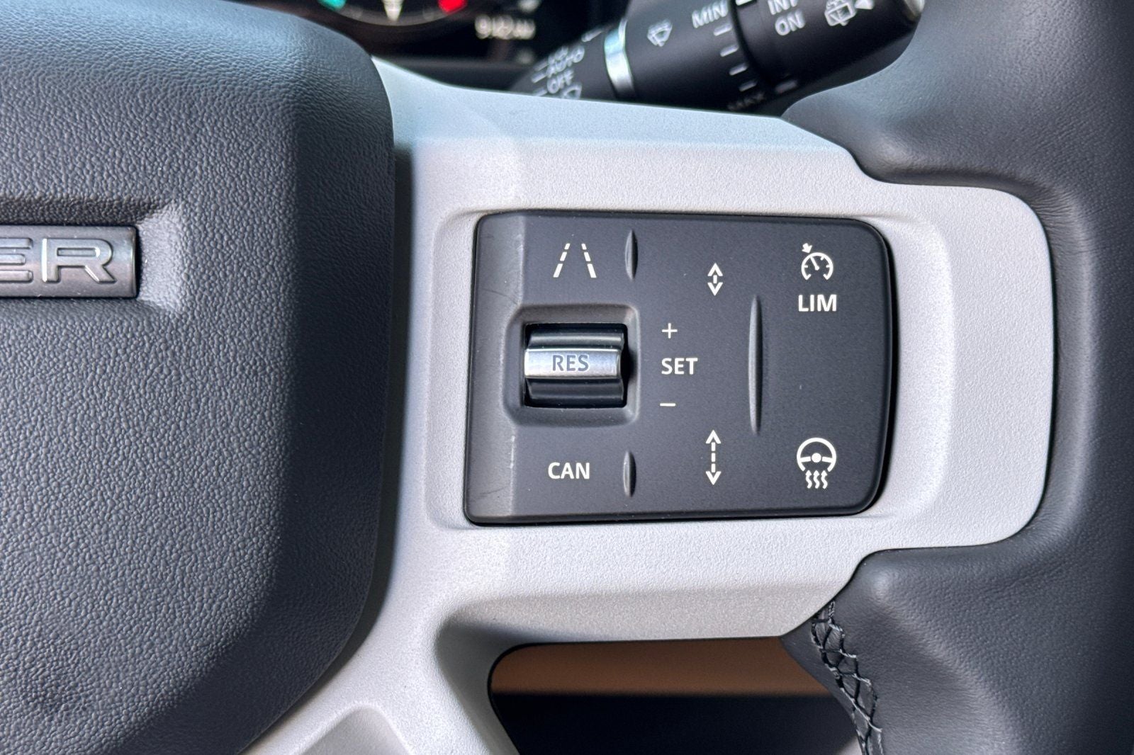 2026 Land Rover Defender 110 X-Dynamic SE