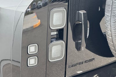 2026 Land Rover Defender 110 X-Dynamic SE