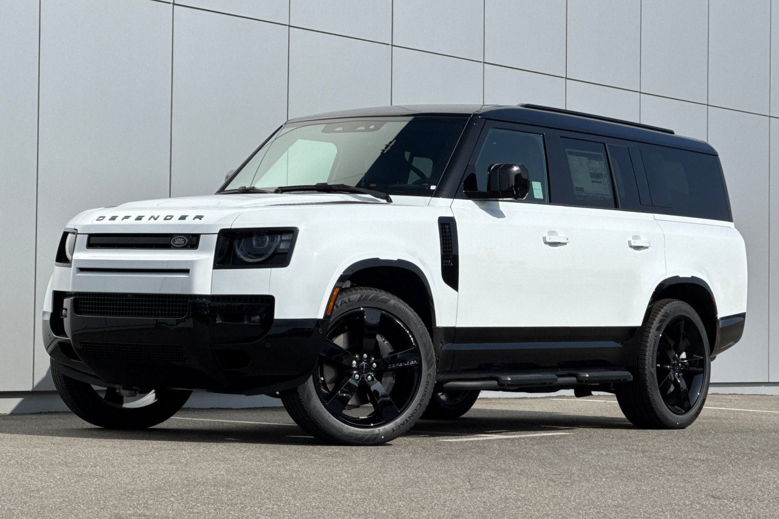 2026 Land Rover Defender 130 X-Dynamic SE