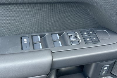 2026 Land Rover Defender 130 X-Dynamic SE