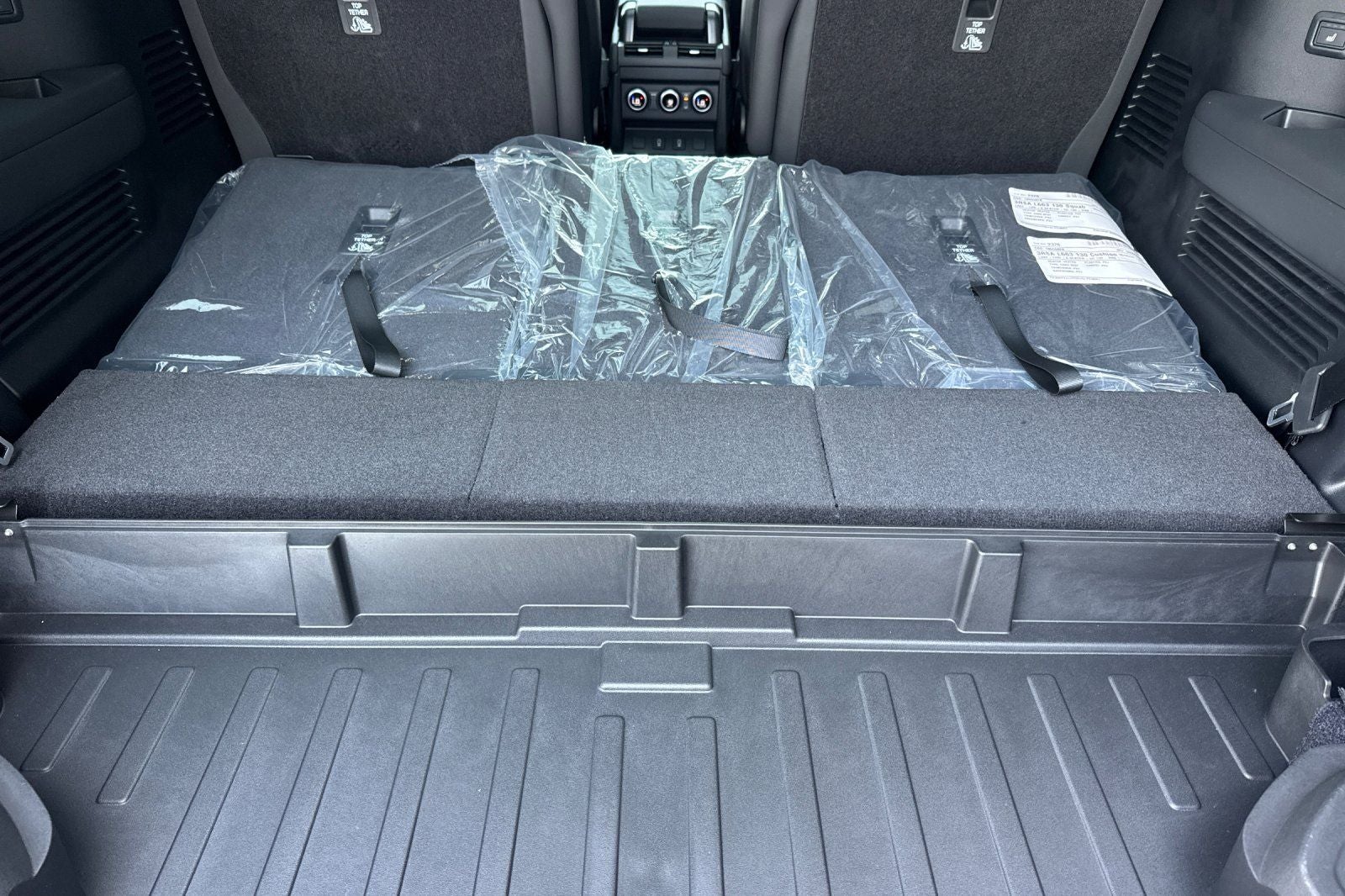 2026 Land Rover Defender 130 X-Dynamic SE