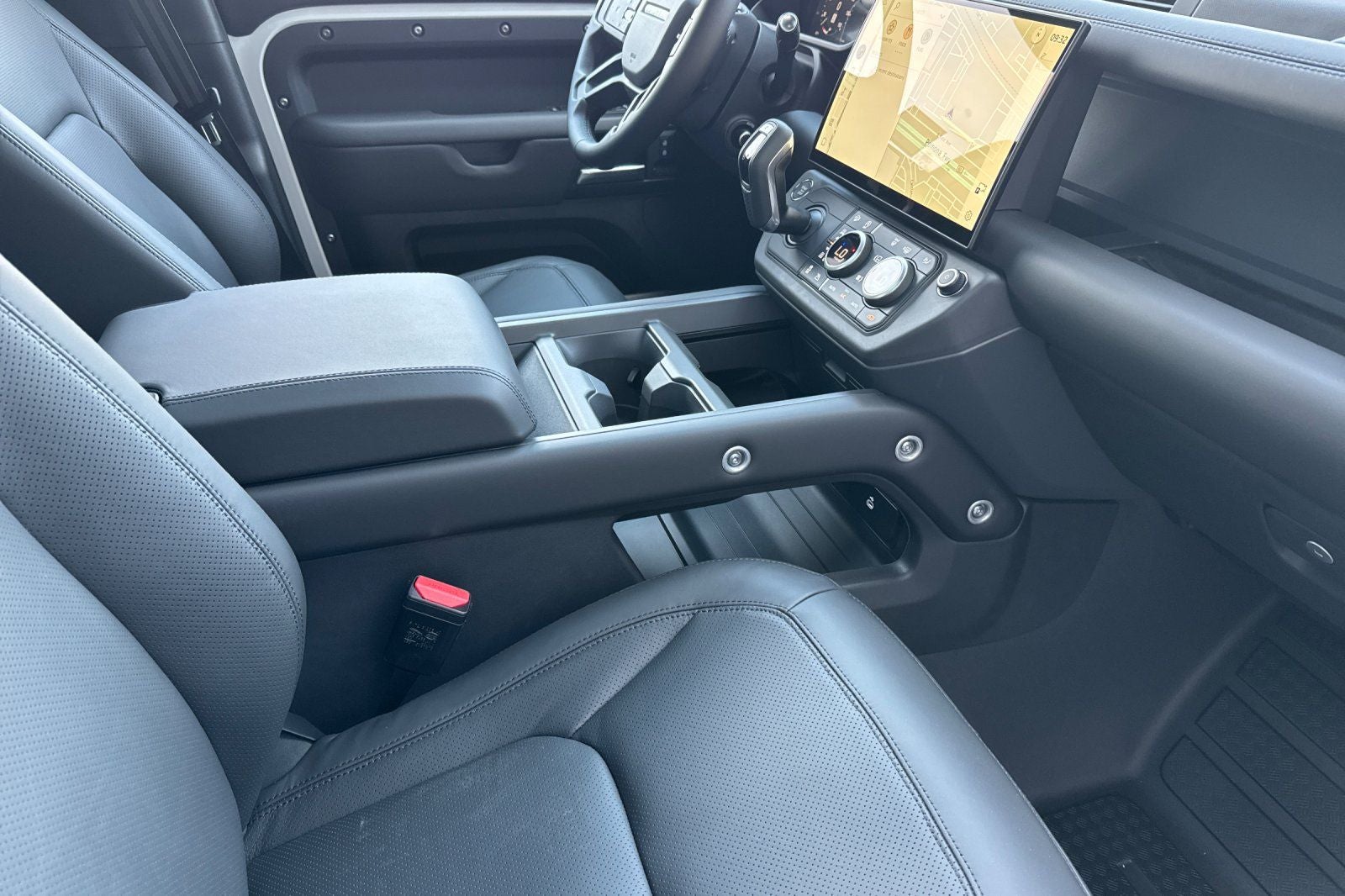 2026 Land Rover Defender 130 X-Dynamic SE