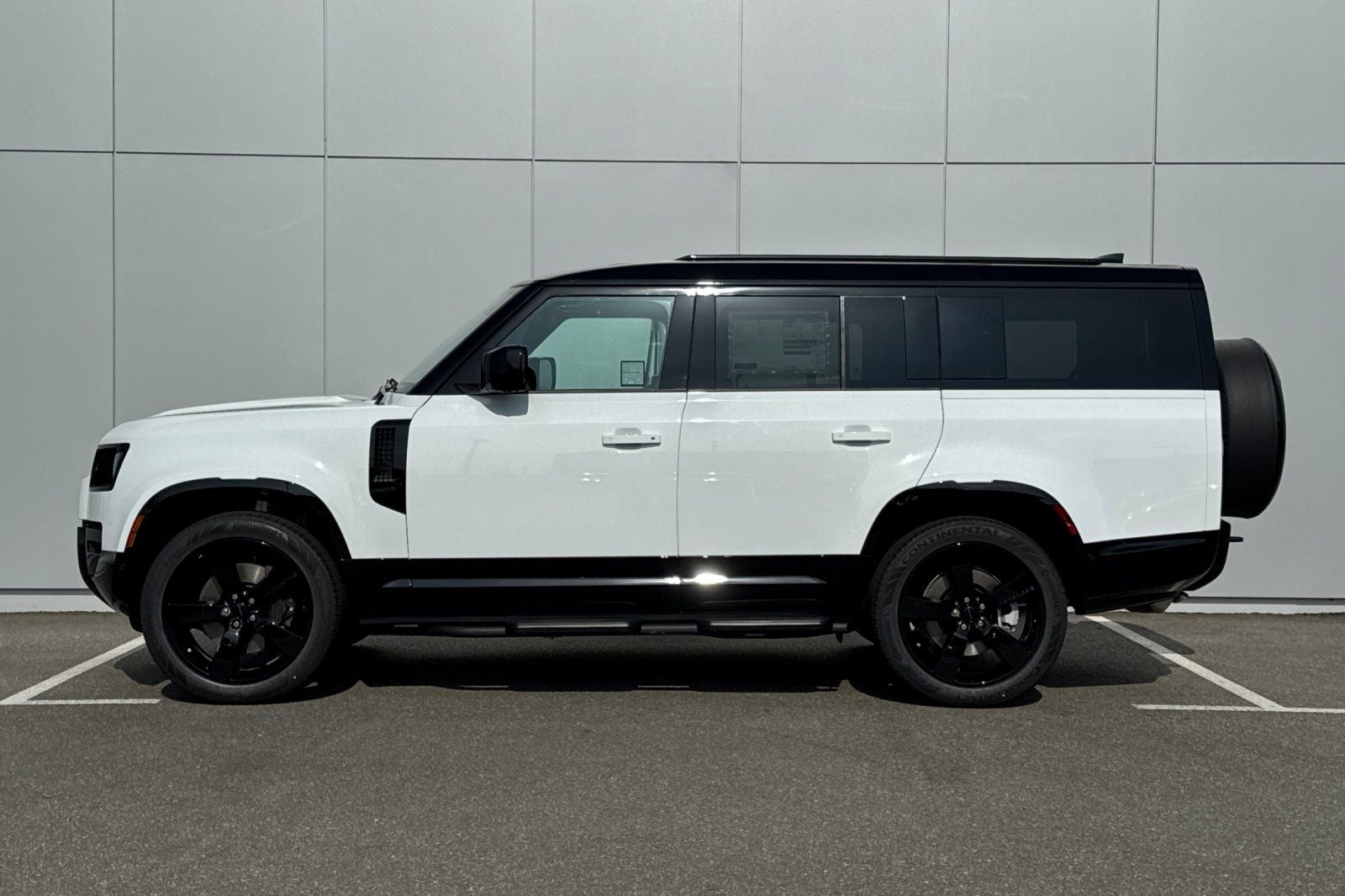 2026 Land Rover Defender 130 X-Dynamic SE