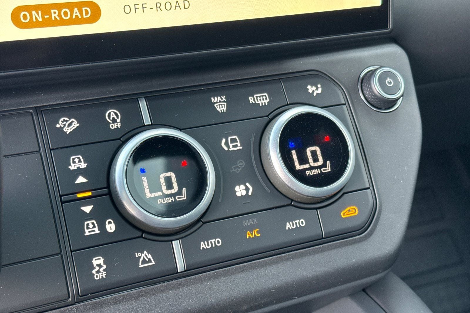 2026 Land Rover Defender 130 X-Dynamic SE