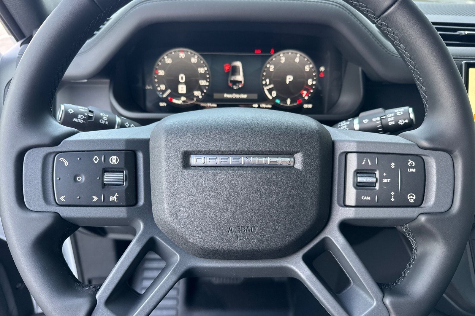 2026 Land Rover Defender 130 X-Dynamic SE