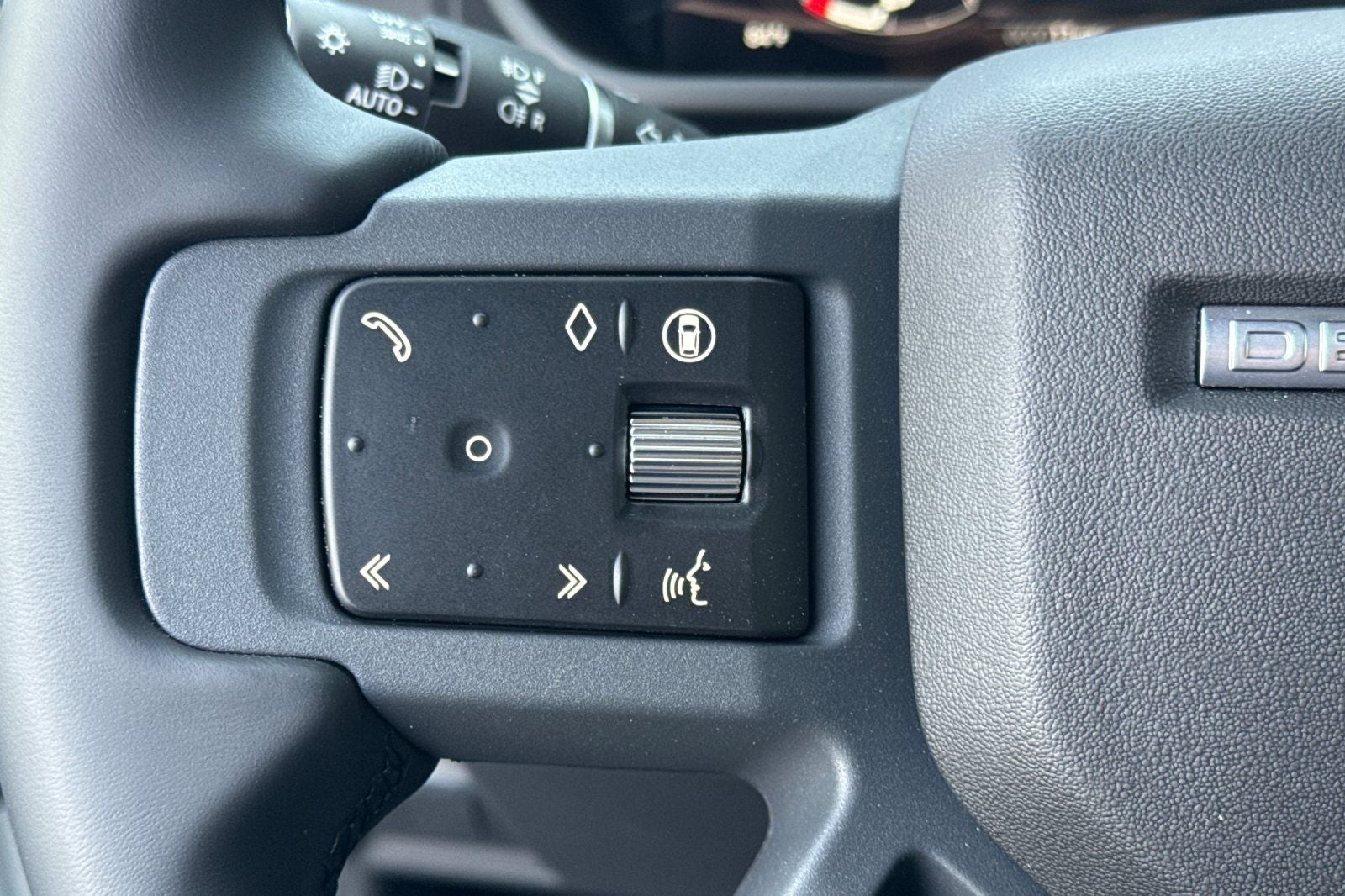 2026 Land Rover Defender 130 X-Dynamic SE