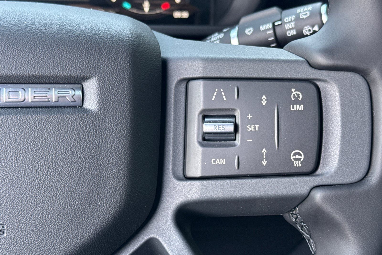2026 Land Rover Defender 130 X-Dynamic SE