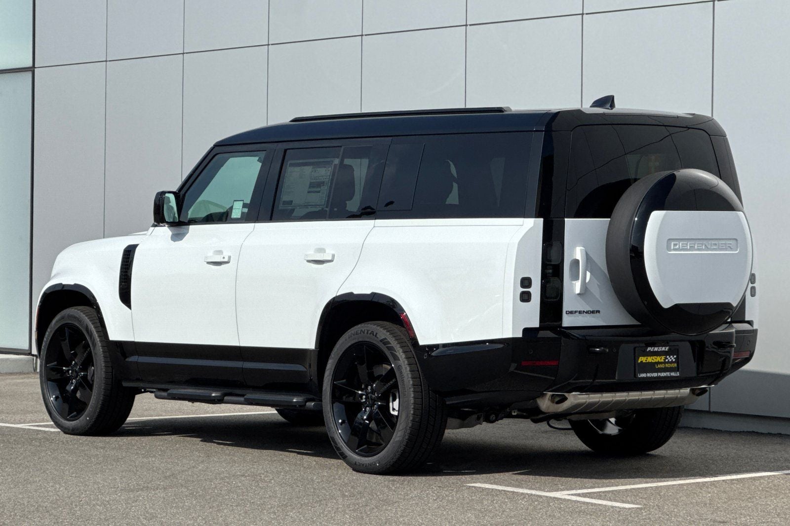 2026 Land Rover Defender 130 X-Dynamic SE