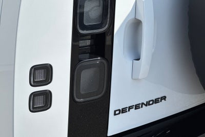 2026 Land Rover Defender 130 X-Dynamic SE